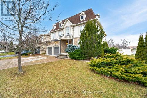 2 Hugo Road, Brampton, ON - Outdoor