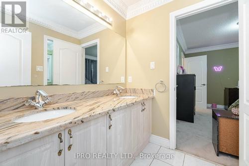 2 Hugo Road, Brampton, ON - Indoor Photo Showing Bathroom