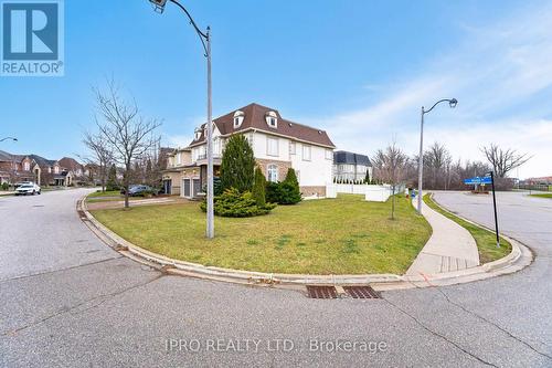 2 Hugo Road, Brampton, ON - Outdoor