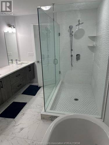 2701 Bernard Road, Windsor, ON - Indoor Photo Showing Bathroom