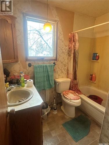 108 9Th Street E, Wynyard, SK - Indoor Photo Showing Bathroom