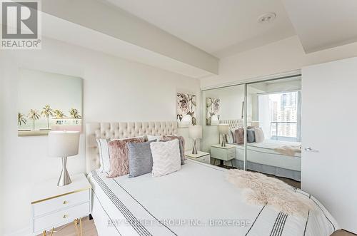 1807 - 85 Wood Street, Toronto, ON - Indoor Photo Showing Bedroom