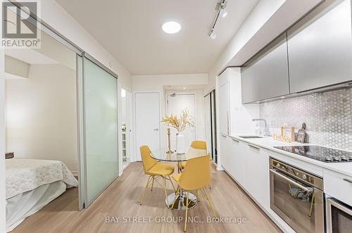 1807 - 85 Wood Street, Toronto, ON - Indoor Photo Showing Kitchen