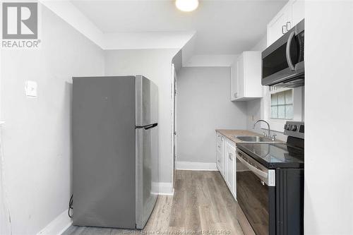 985 Lincoln, Windsor, ON - Indoor Photo Showing Kitchen