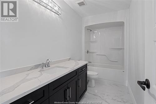 19 Belleview Drive, Kingsville, ON - Indoor Photo Showing Bathroom