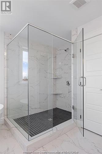 19 Belleview Drive, Kingsville, ON - Indoor Photo Showing Bathroom