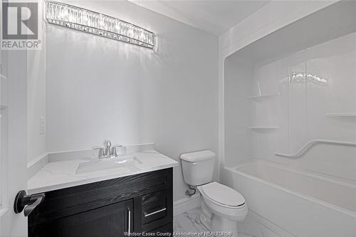 19 Belleview Drive, Kingsville, ON - Indoor Photo Showing Bathroom