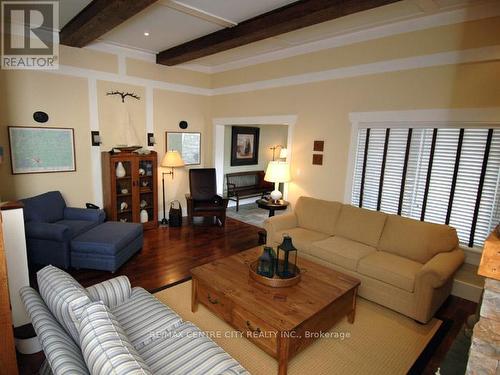 Villa16 - 1020 Birch Glen Road, Lake Of Bays, ON - Indoor Photo Showing Living Room