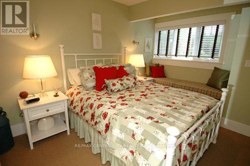 Villa16 - 1020 Birch Glen Road, Lake Of Bays, ON - Indoor Photo Showing Bedroom