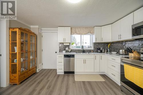 338 Ewert Street, Prince George, BC - Indoor Photo Showing Living Room