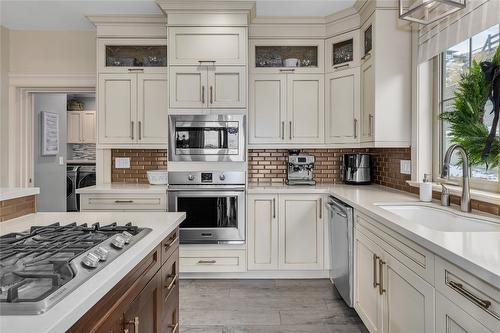 1169 Bellagio Avenue, Kelowna, BC - Indoor Photo Showing Kitchen