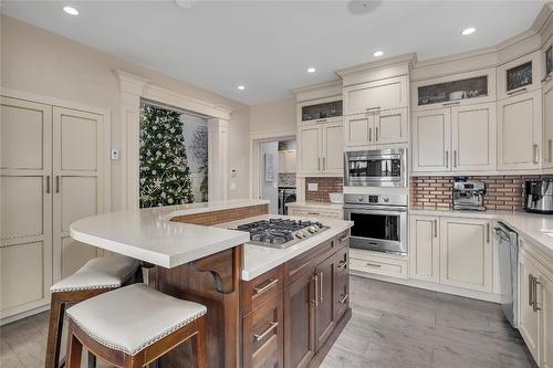 1169 Bellagio Avenue, Kelowna, BC - Indoor Photo Showing Kitchen With Upgraded Kitchen