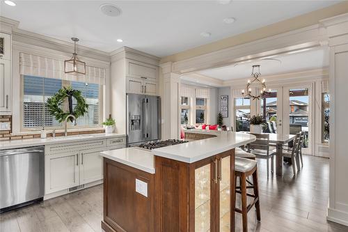 1169 Bellagio Avenue, Kelowna, BC - Indoor Photo Showing Kitchen With Upgraded Kitchen