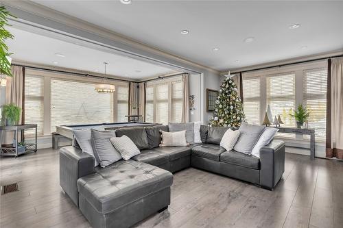 1169 Bellagio Avenue, Kelowna, BC - Indoor Photo Showing Living Room