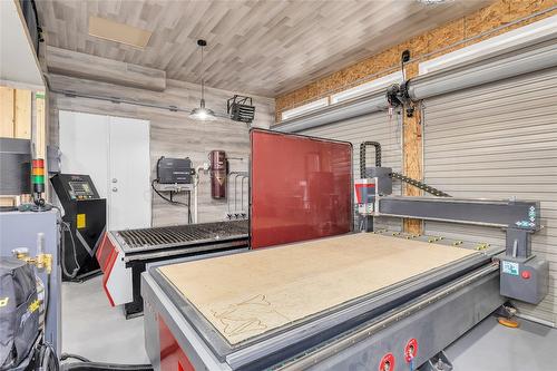 1169 Bellagio Avenue, Kelowna, BC - Indoor Photo Showing Garage