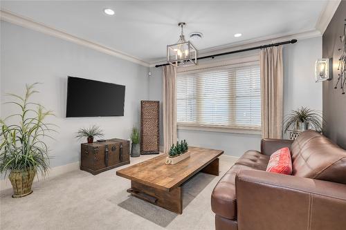 1169 Bellagio Avenue, Kelowna, BC - Indoor Photo Showing Living Room