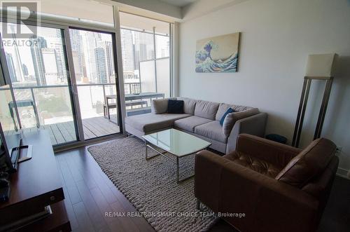 1414 - 1 Market Street, Toronto, ON - Indoor Photo Showing Living Room