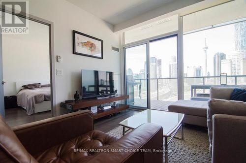 1414 - 1 Market Street, Toronto, ON - Indoor Photo Showing Living Room