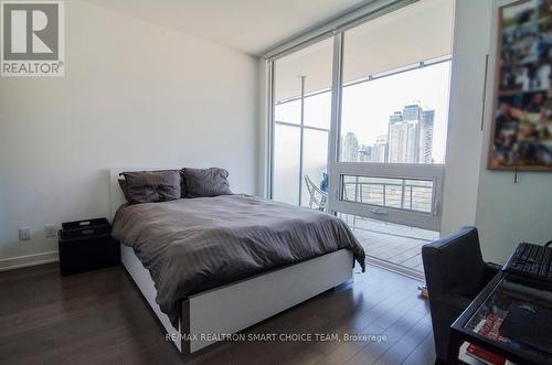 1414 - 1 Market Street, Toronto, ON - Indoor Photo Showing Bedroom