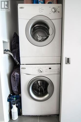 1414 - 1 Market Street, Toronto, ON - Indoor Photo Showing Laundry Room