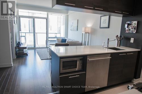 1414 - 1 Market Street, Toronto, ON - Indoor Photo Showing Kitchen