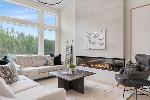 3462 Hilltown Close, Kelowna, BC - Indoor Photo Showing Living Room With Fireplace