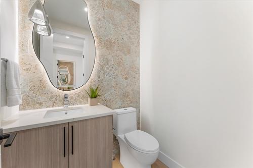 3462 Hilltown Close, Kelowna, BC - Indoor Photo Showing Bathroom