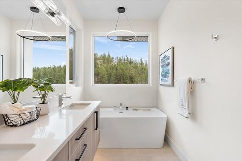 3462 Hilltown Close, Kelowna, BC - Indoor Photo Showing Bathroom