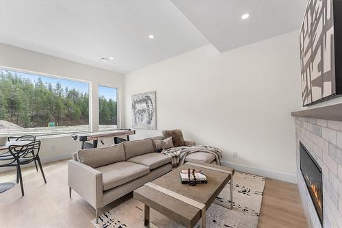 3462 Hilltown Close, Kelowna, BC - Indoor Photo Showing Living Room With Fireplace