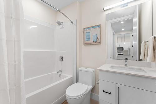 3462 Hilltown Close, Kelowna, BC - Indoor Photo Showing Bathroom