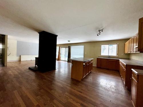 5385 Highway 33, Beaverdell, BC - Indoor Photo Showing Kitchen