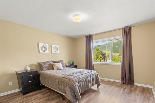 2-2675 Pine Avenue, Lumby, BC - Indoor Photo Showing Bedroom