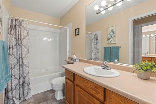 2-2675 Pine Avenue, Lumby, BC - Indoor Photo Showing Bathroom