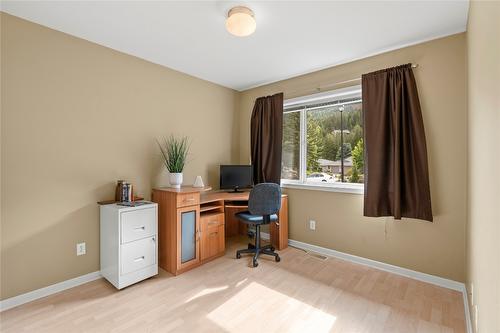 2-2675 Pine Avenue, Lumby, BC - Indoor Photo Showing Office