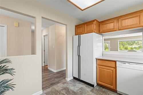 2-2675 Pine Avenue, Lumby, BC - Indoor Photo Showing Kitchen