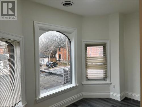 Interior details with hardwood / wood-style flooring - 660 Main Street E Unit# 2, Hamilton, ON - Indoor Photo Showing Other Room