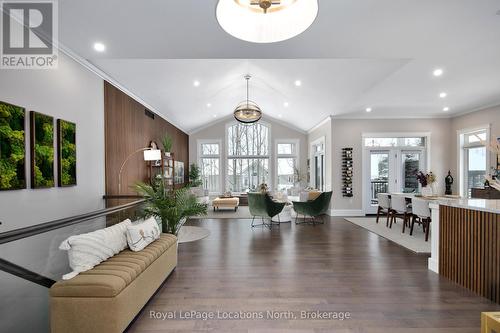 107 Hoggard Court, Blue Mountains (Thornbury), ON - Indoor Photo Showing Living Room