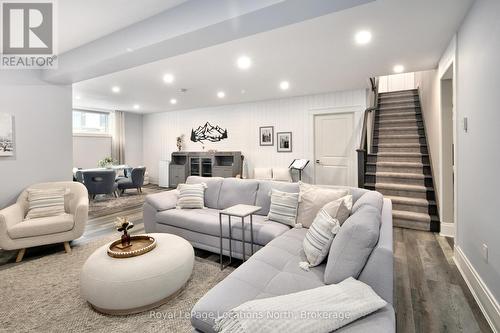 107 Hoggard Court, Blue Mountains (Thornbury), ON - Indoor Photo Showing Living Room