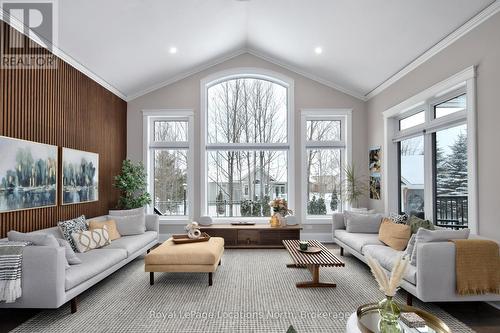 107 Hoggard Court, Blue Mountains (Thornbury), ON - Indoor Photo Showing Living Room