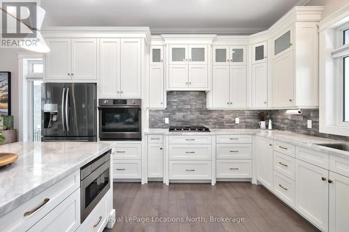 107 Hoggard Court, Blue Mountains (Thornbury), ON - Indoor Photo Showing Kitchen With Upgraded Kitchen