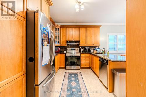 2405 Tesla Crescent, Oakville, ON - Indoor Photo Showing Kitchen