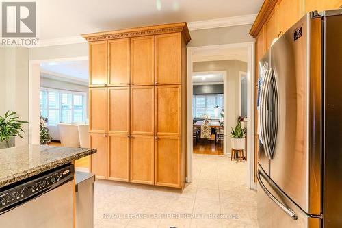 2405 Tesla Crescent, Oakville, ON - Indoor Photo Showing Kitchen