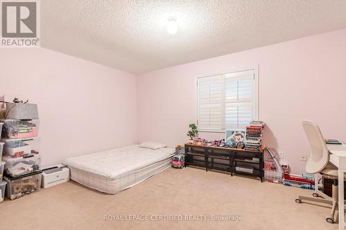 2405 Tesla Crescent, Oakville, ON - Indoor Photo Showing Bedroom