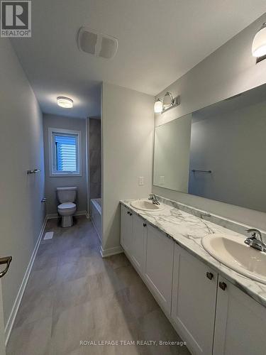 420 Meynell Street, Ottawa, ON - Indoor Photo Showing Bathroom