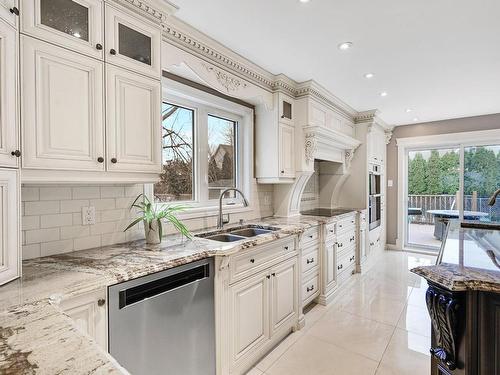 Kitchen - 16 Rue Des Légendes, Saint-Jean-Sur-Richelieu, QC - Indoor Photo Showing Kitchen With Double Sink With Upgraded Kitchen