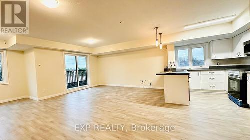 C34 - 350 Fisher Mills Road, Cambridge, ON - Indoor Photo Showing Kitchen