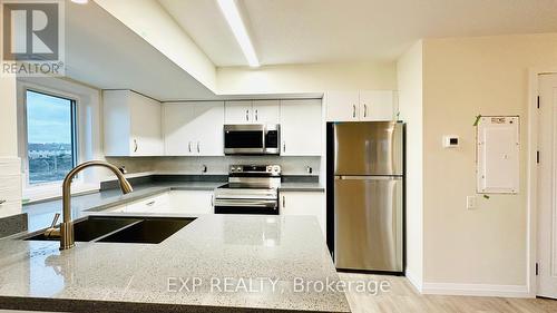 C34 - 350 Fisher Mills Road, Cambridge, ON - Indoor Photo Showing Kitchen With Double Sink With Upgraded Kitchen