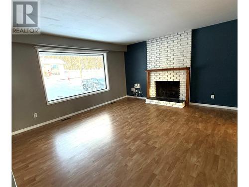 823 6Th Avenue, Kimberley, BC - Indoor Photo Showing Living Room With Fireplace