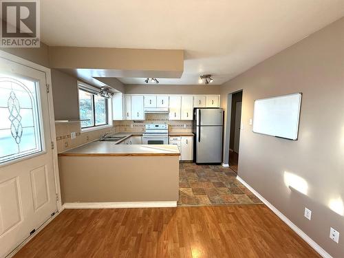 823 6Th Avenue, Kimberley, BC - Indoor Photo Showing Kitchen With Double Sink