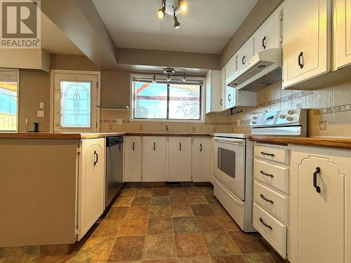 823 6Th Avenue, Kimberley, BC - Indoor Photo Showing Kitchen